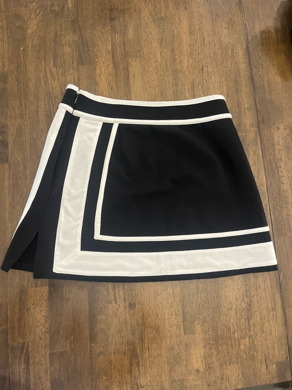 Anthropologie Mauve Sporty Colorblock Mini Skirt Black with White Trim Sz Medium - Picture 8 of 13